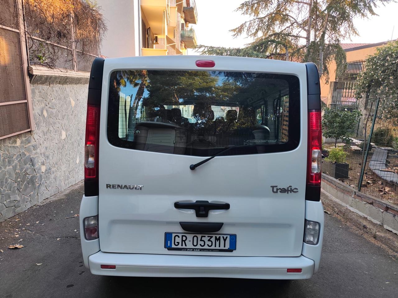 Renault Trafic T27 2.0 dCi/115 PC-TN Passenger 9 Posti