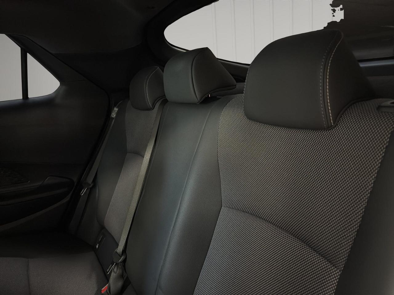 Toyota C-HR 2.0 phev Lounge fwd e-cvt