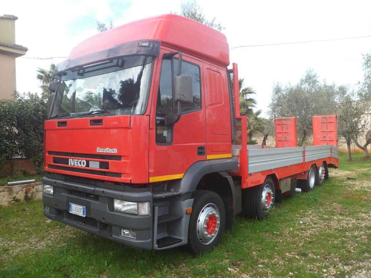 Iveco eurotech 440e42 pianale con rampe 4 assi