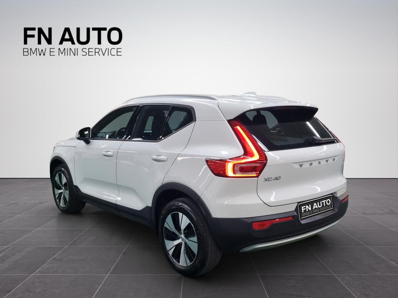 Volvo XC40 T2 Geartronic Momentum Pro AUTOCARRO N1