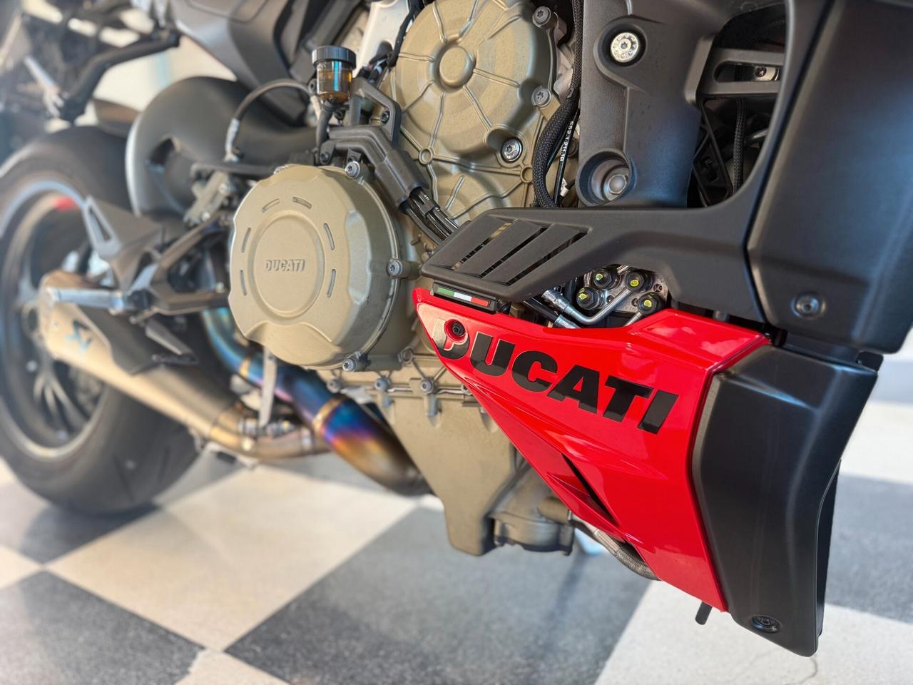 Ducati Streetfighter V4S