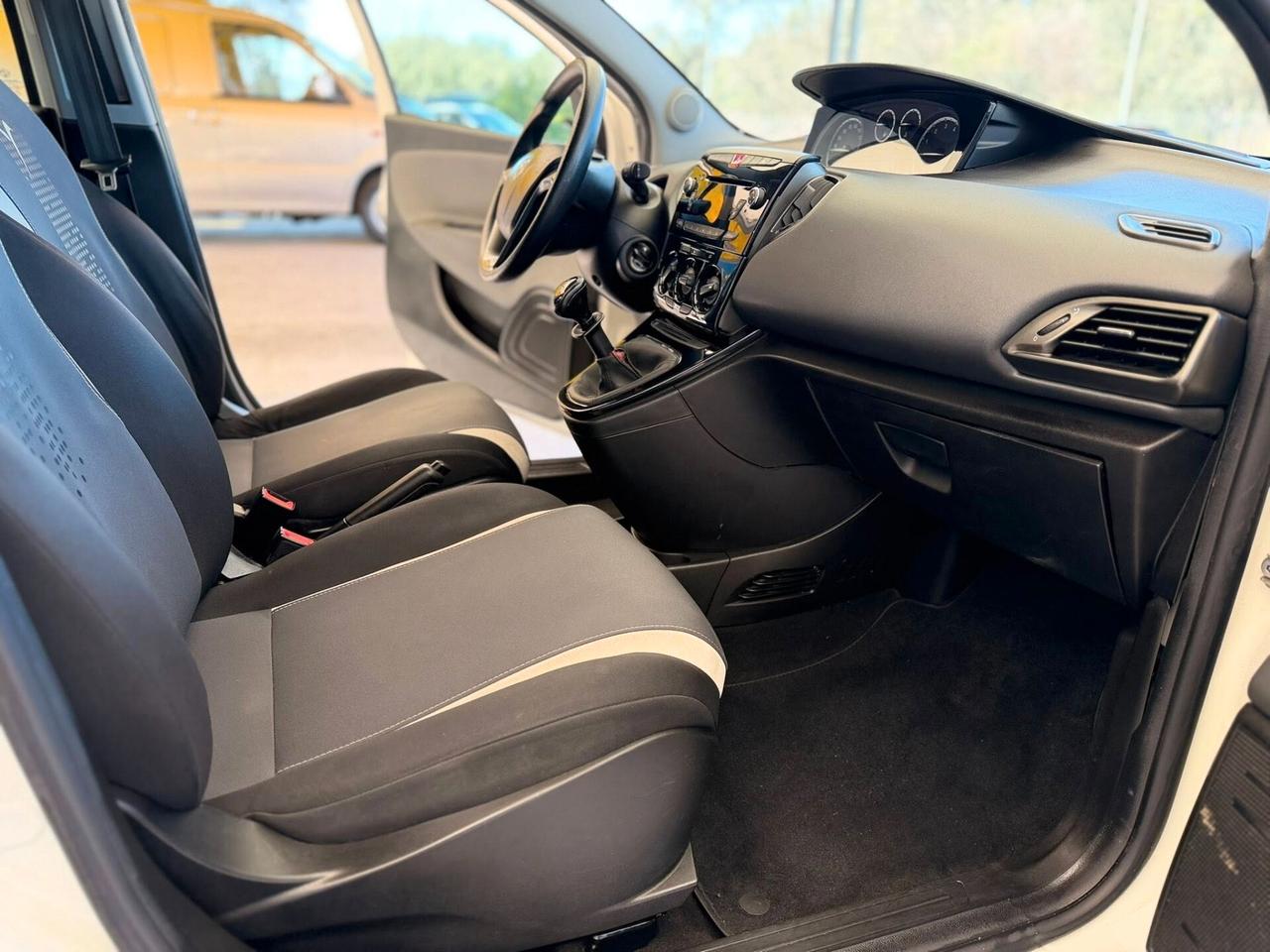Lancia Ypsilon 1.2 69 CV 5 porte Elefantino
