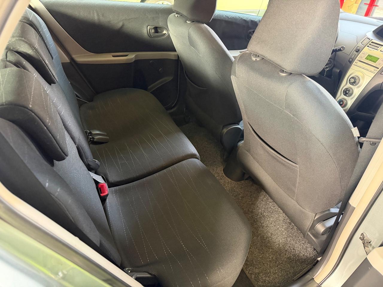 Toyota Yaris 1.3 CAMBIO AUTOMATICO -SOLO 93.500KM-
