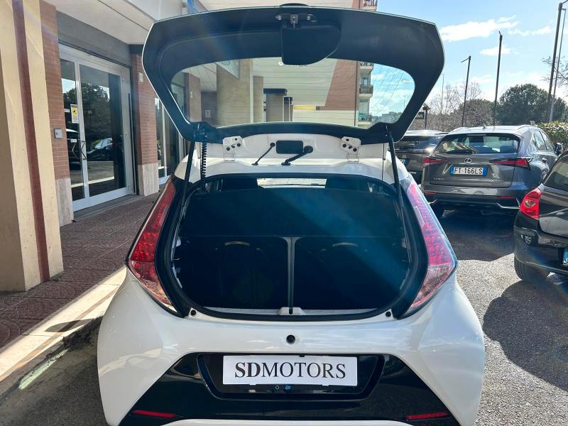 Toyota Aygo 5 Porte Aygo 5p 1.0 x-play m-mt *Promo SD 2026*