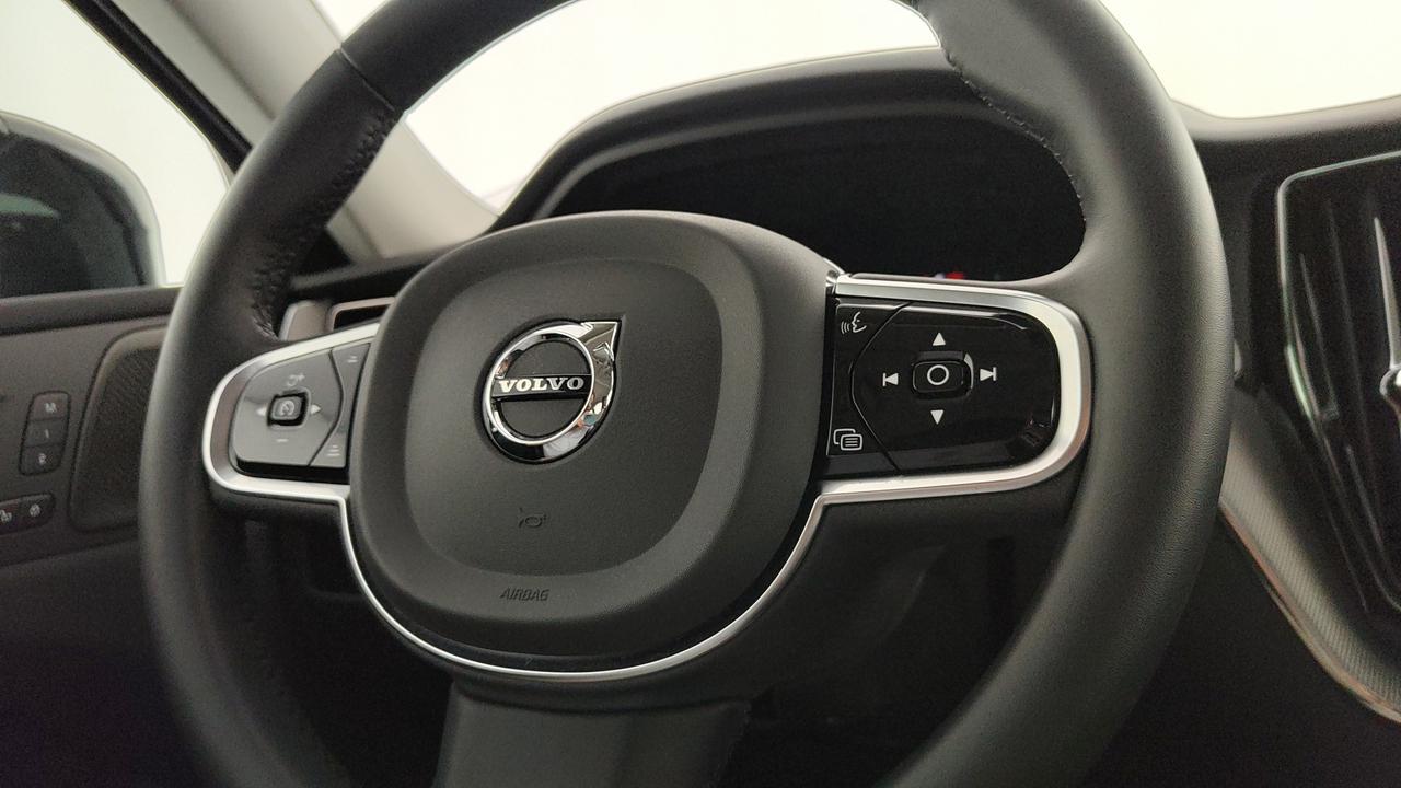 VOLVO XC60 2.0 b4 Plus Dark auto