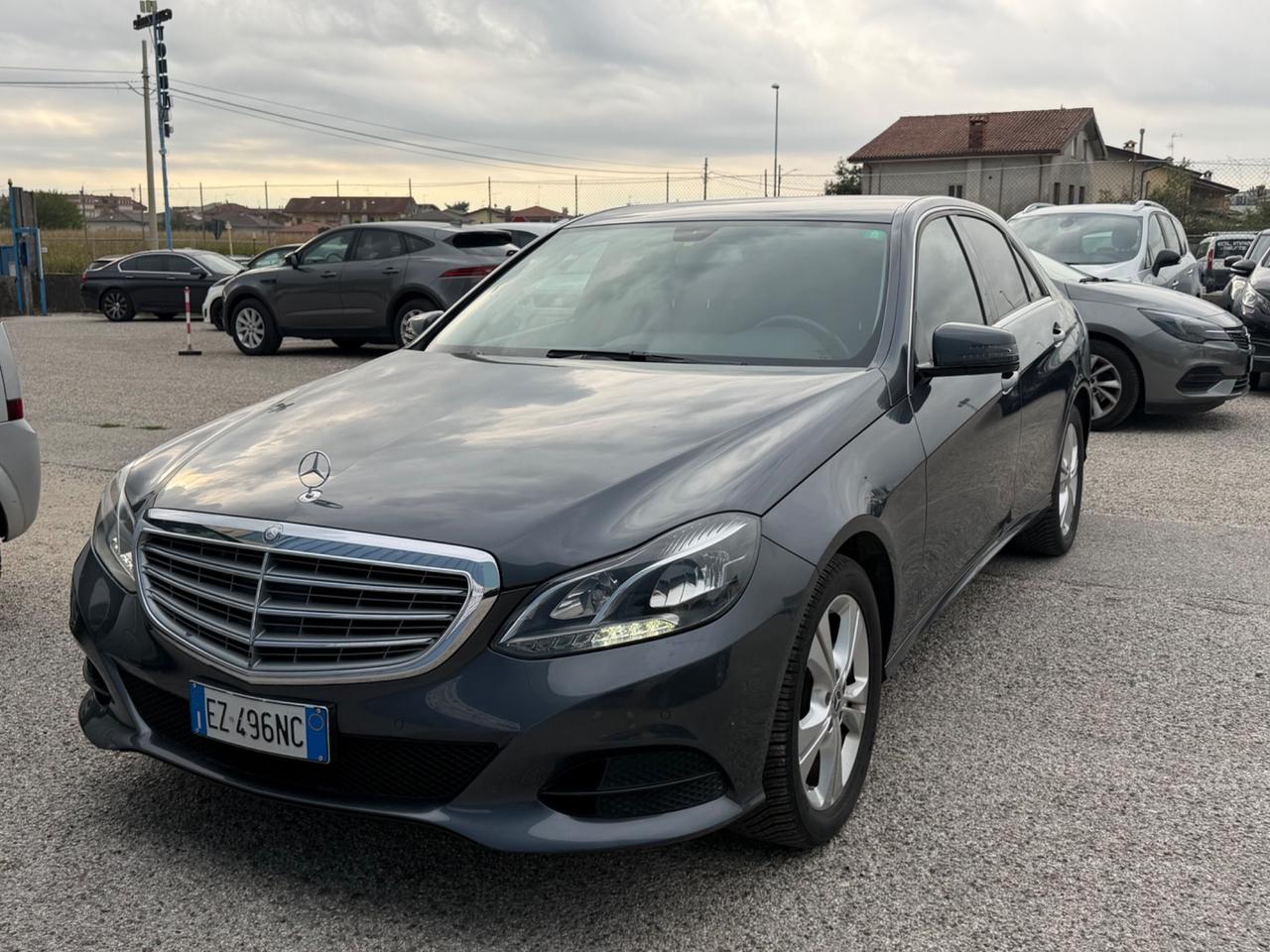 Mercedes-benz E 220 Blue TEC Automatic Premium -