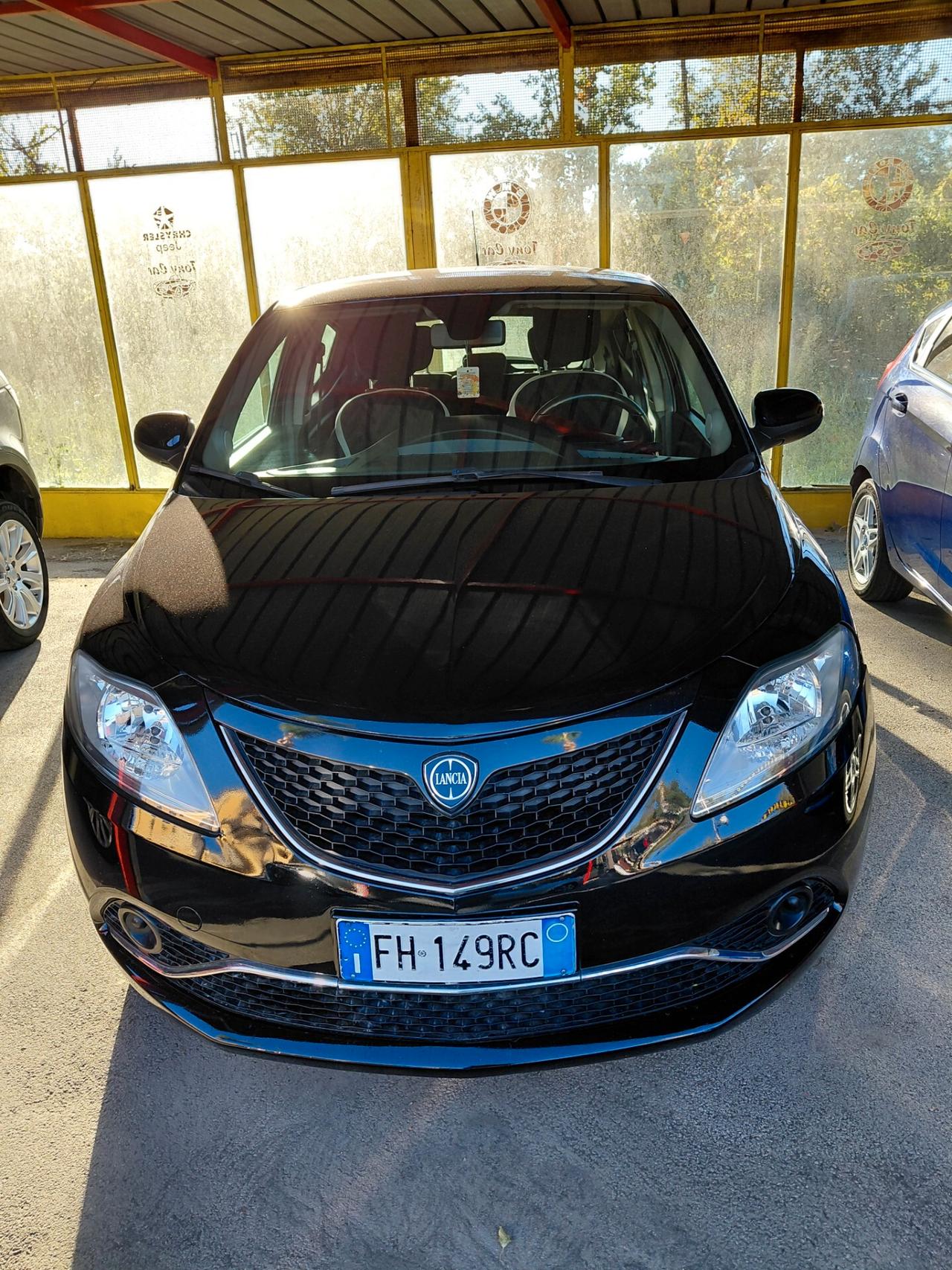 Lancia Ypsilon 1.2 69 CV 5 porte GPL Ecochic Silver