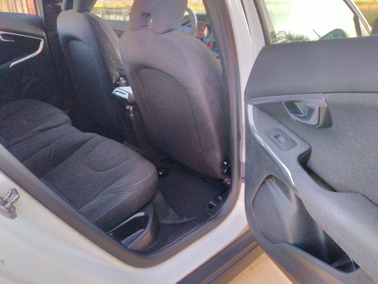 Volvo V40 Cross Country 2.0d 120cv Momentum