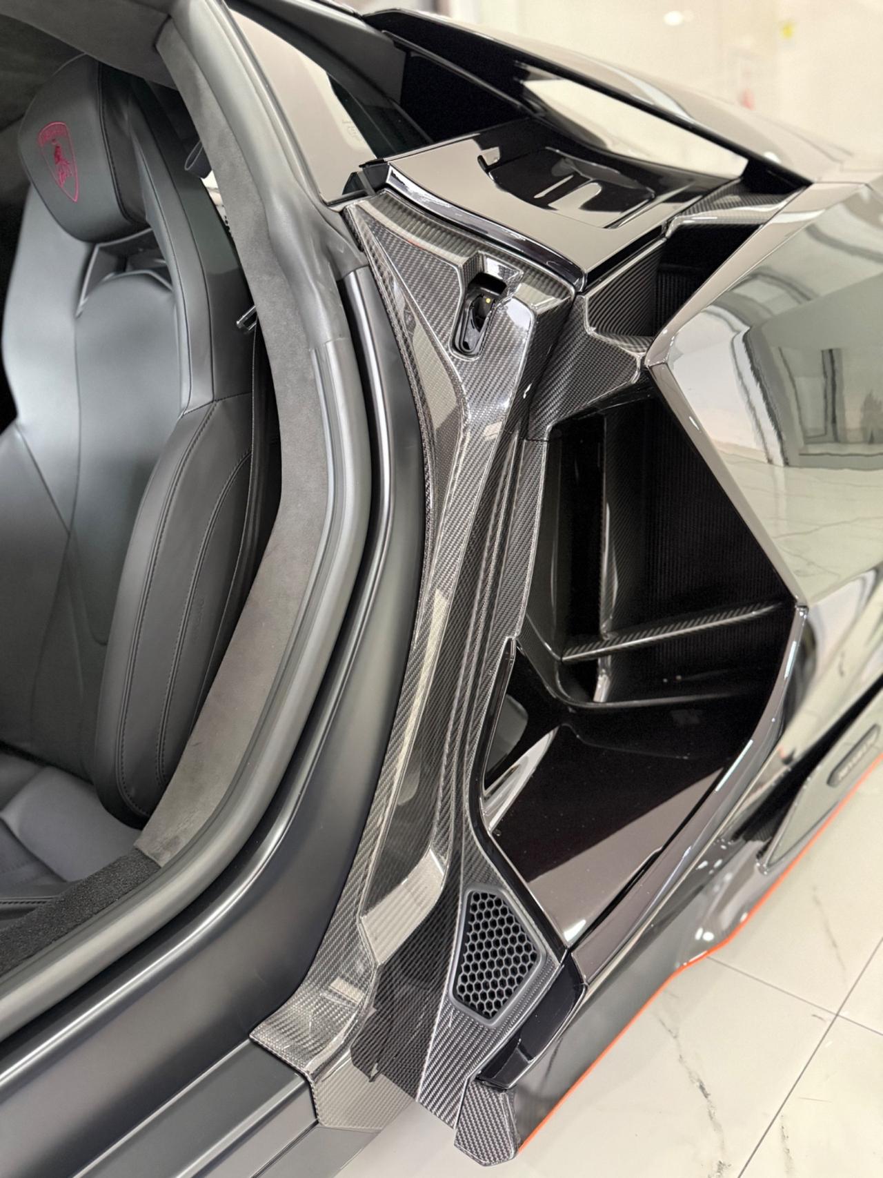 Lamborghini Revuelto 6.5 V12