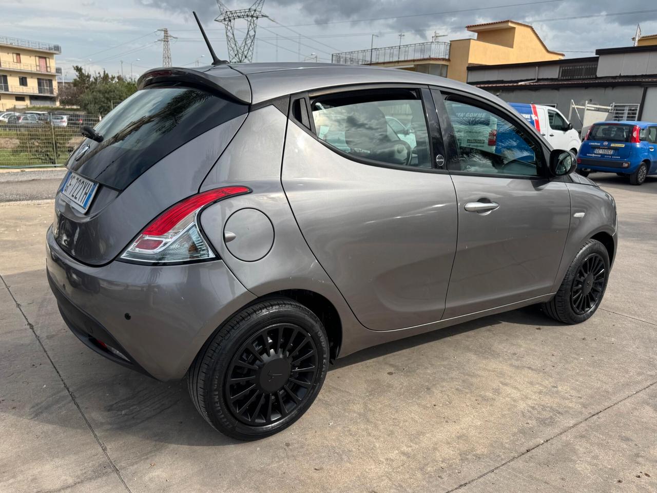 Lancia Y Gold 1.0 FireFly 70cv S&S Hybrid 2021