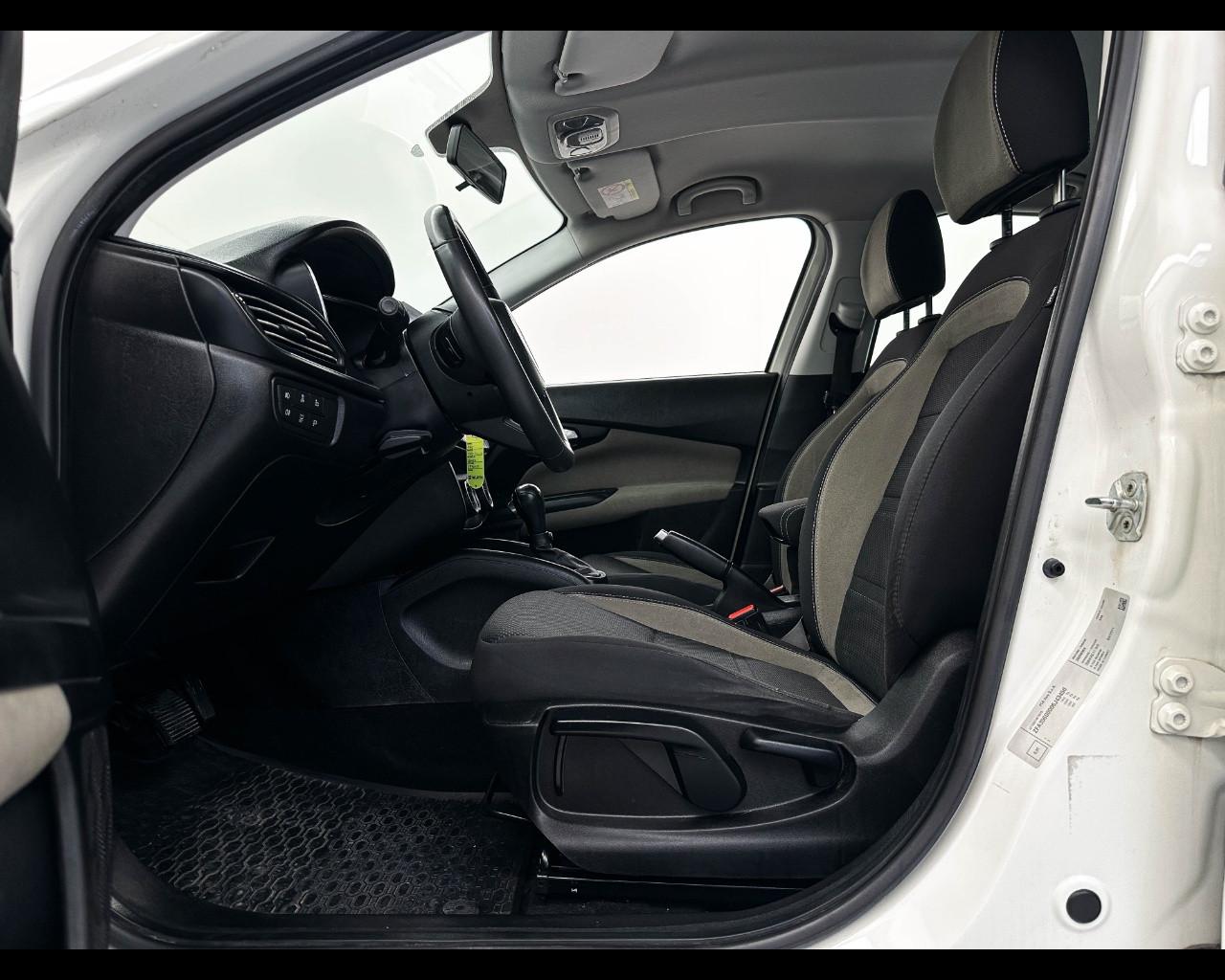 FIAT Tipo (2015-->) - Tipo 1.6 Mjt S&S DCT SW Lounge