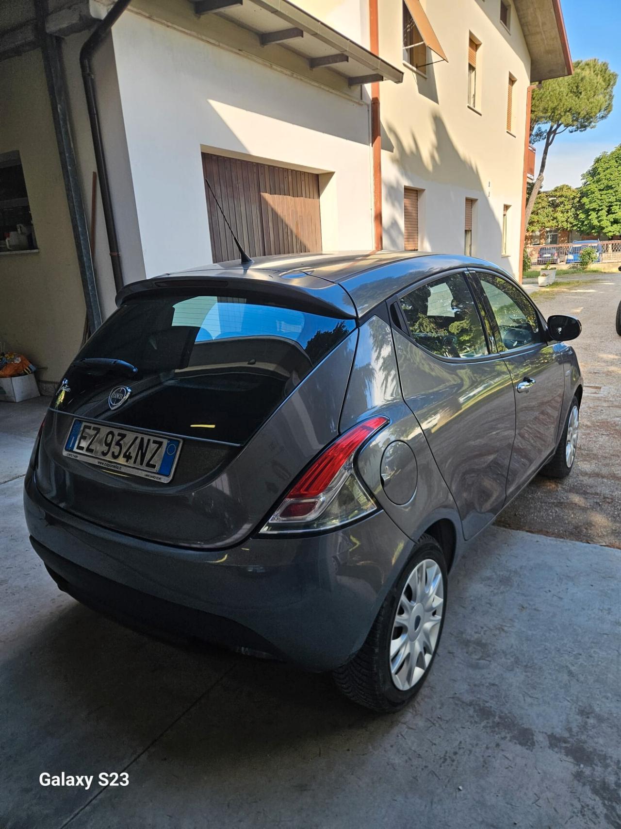 Lancia Ypsilon PLATINUM – Condizioni Eccellenti