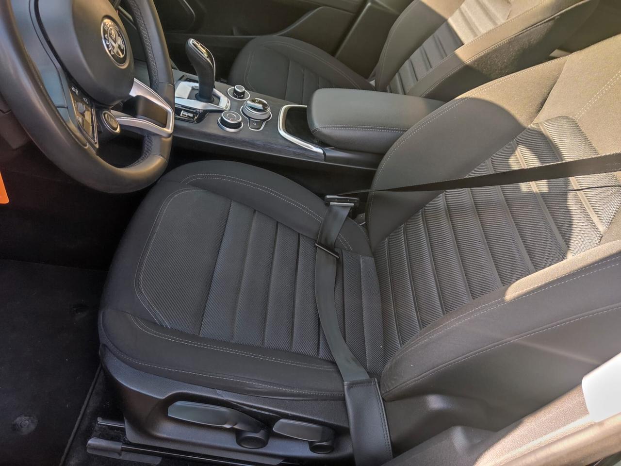 Alfa Romeo Stelvio 2.2 Turbodiesel 160 CV AT8 RWD Business