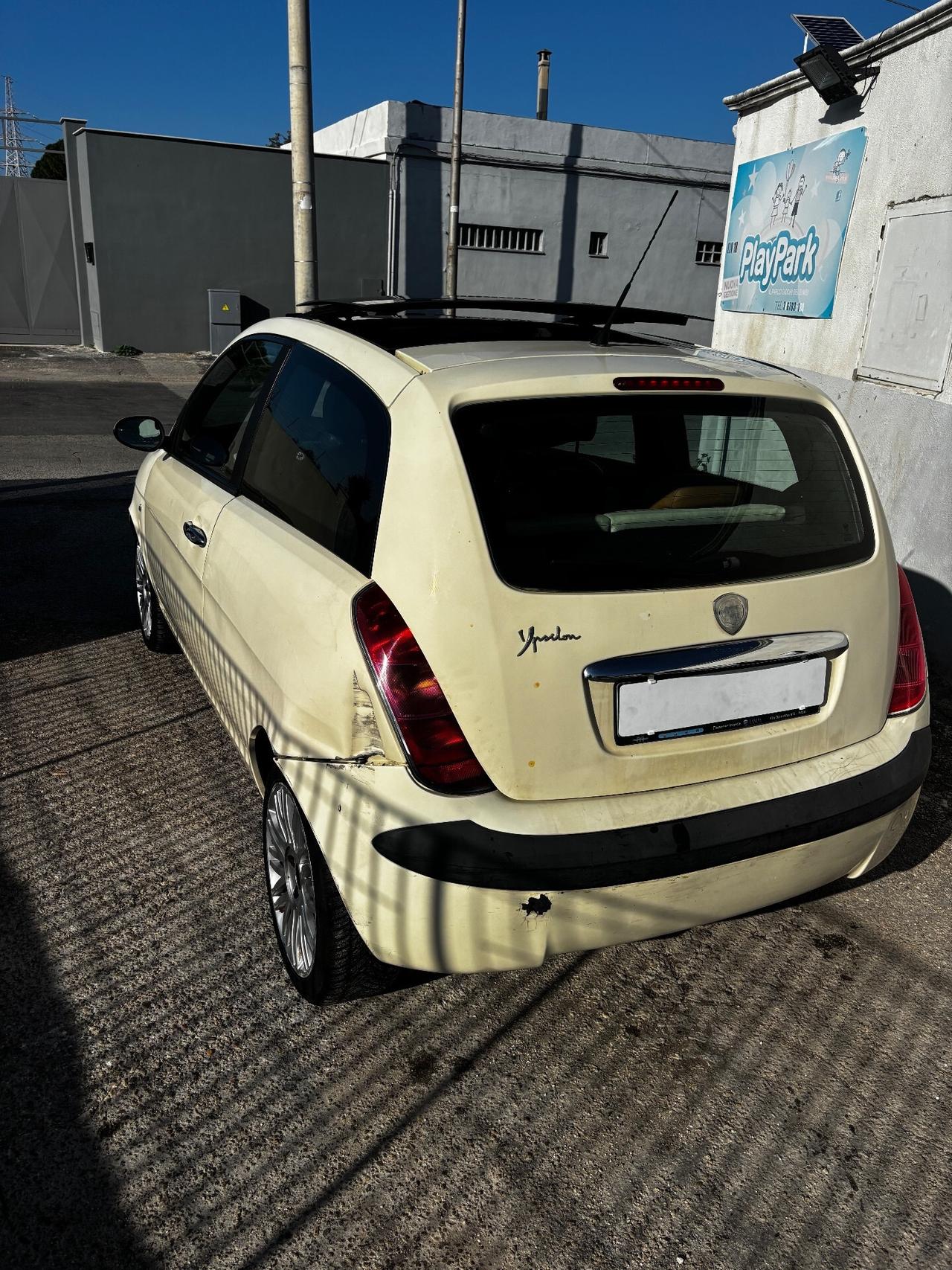 Lancia Ypsilon 1.2 16V Platino