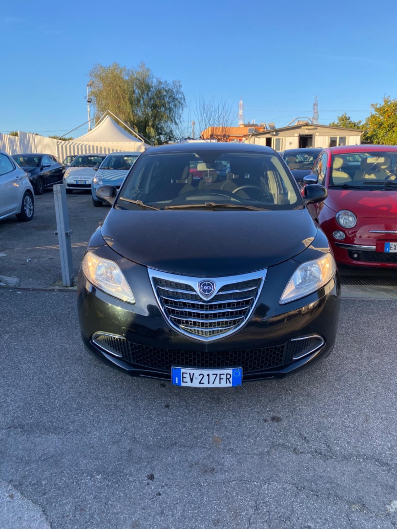 Lancia Ypsilon 1.2 69 CV 5 porte GPL Ecochic Silver