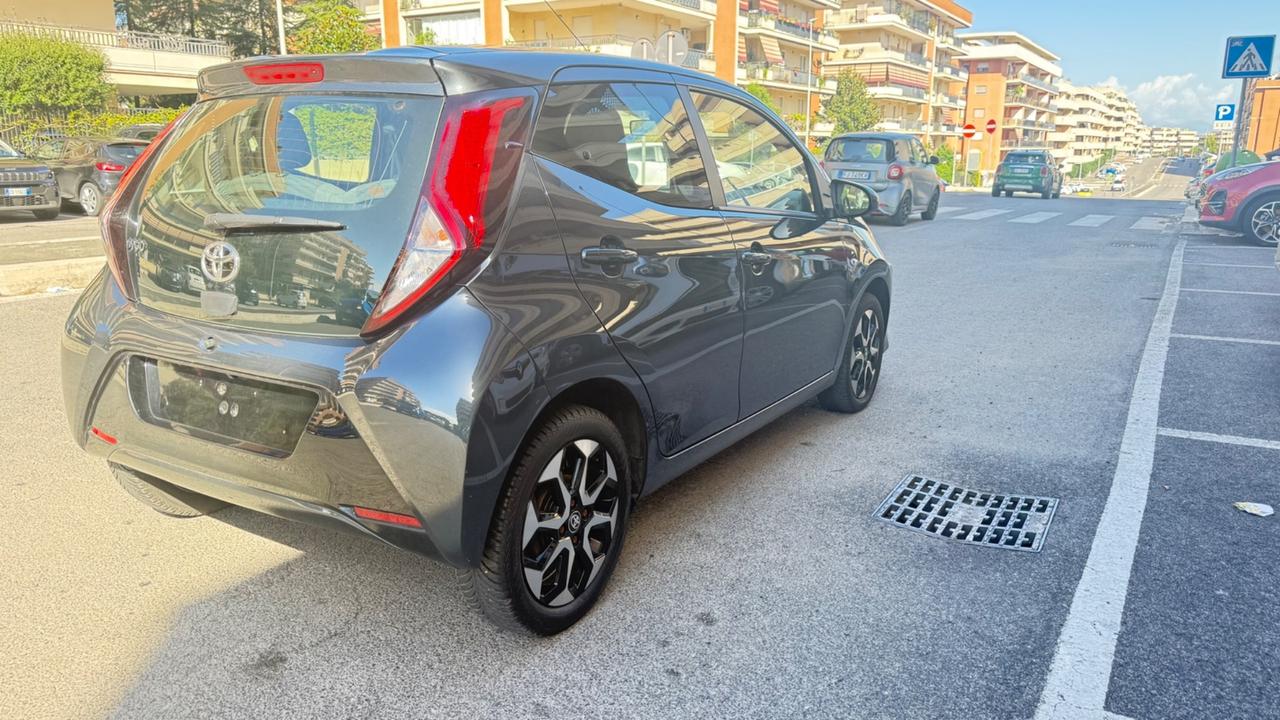 Toyota Aygo 1.0 VVT-i 72 CV 5 porte x-play LED NAVI CAR PLAY KAMERA CERCHI 16 BLUETOOTH