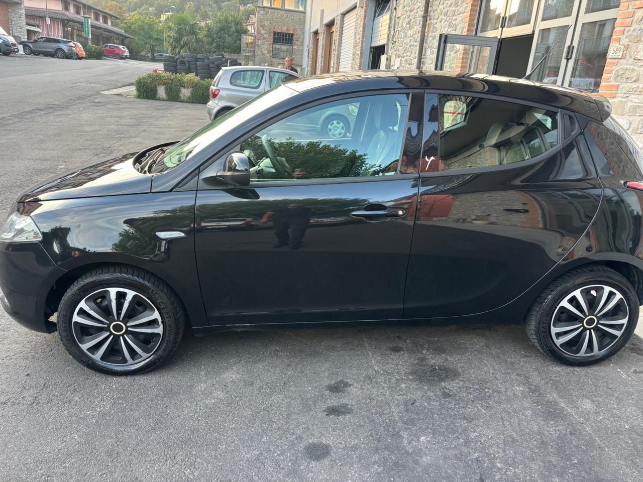 Lancia Ypsilon 1.2 69 CV 5 porte GPL Ecochic Gold