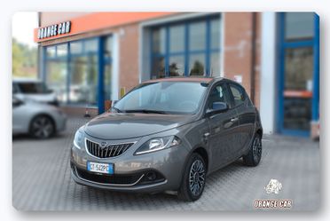 Lancia Ypsilon 1.0 FireFly 5 porte S&S Hybrid Platino-OK NEOPATENTATI