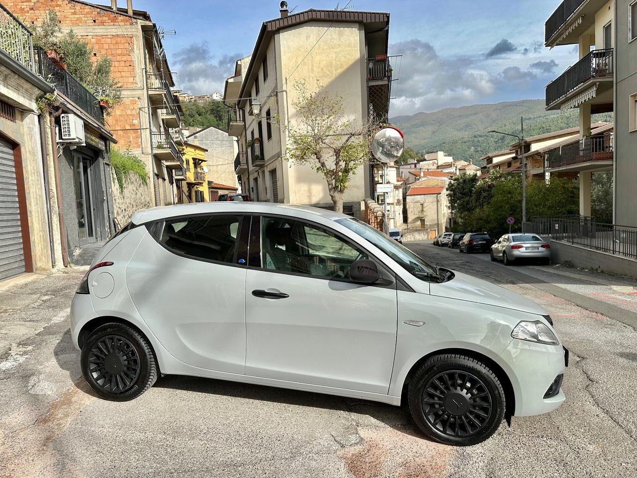 Lancia Ypsilon 1.2 69 CV 5 porte Elefantino