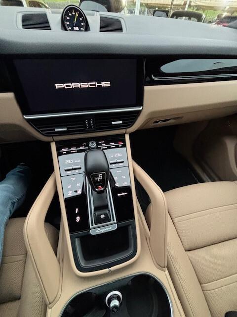 Porsche Cayenne Coupé 3.0 V6 E-Hybrid Platinum Edition 340CV