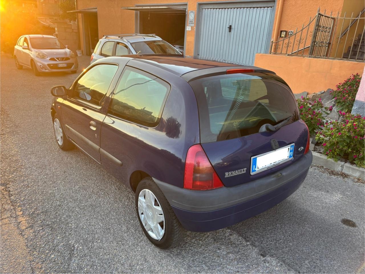 RENAULT CLIO 1.2 CONDIZIONI OTTIME SOLO 120000 KM GUARDA