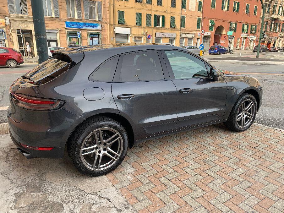 Porsche Macan 2.0 -IVA ESPOSTA
