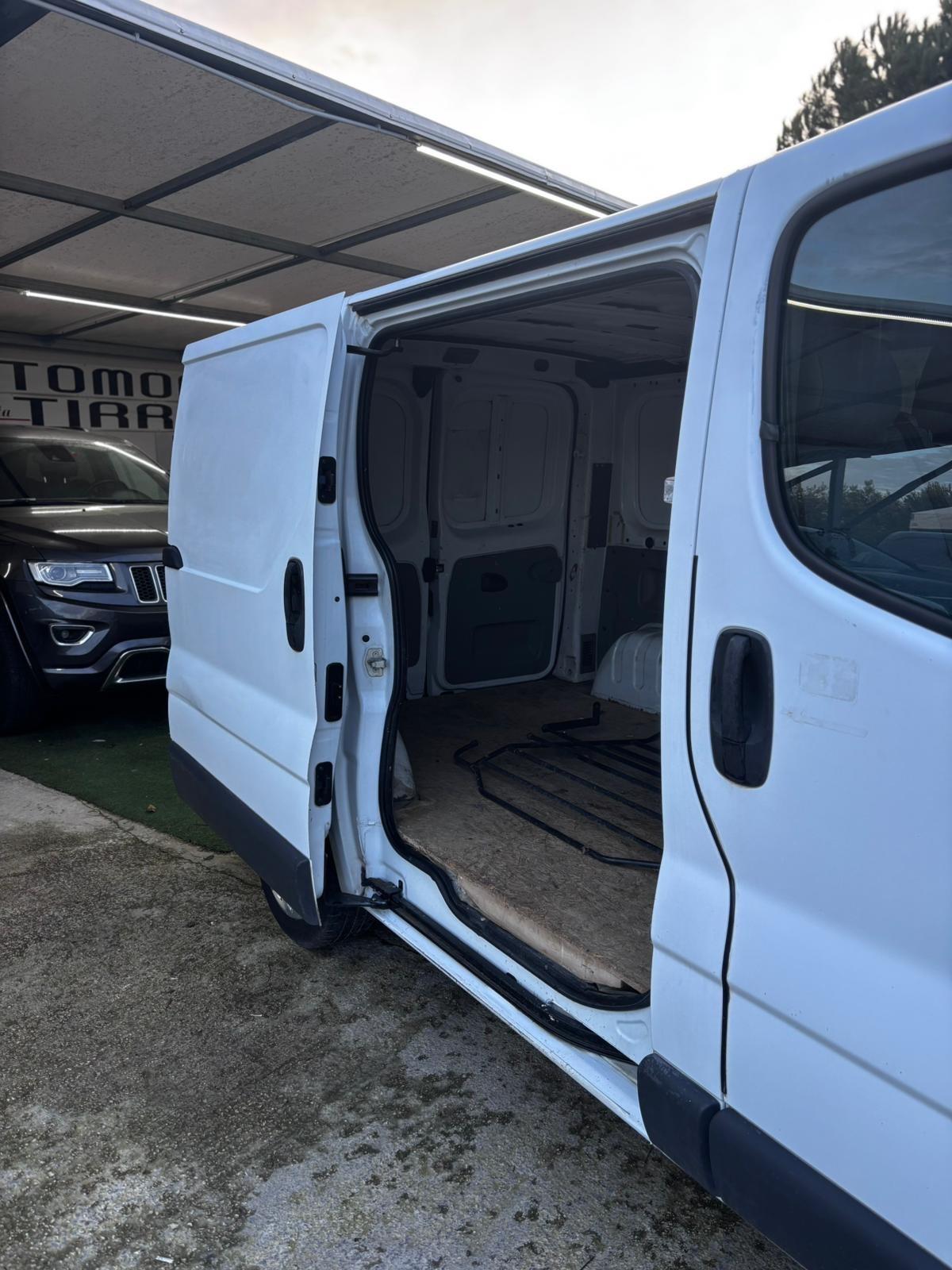 RENAULT TRAFIC