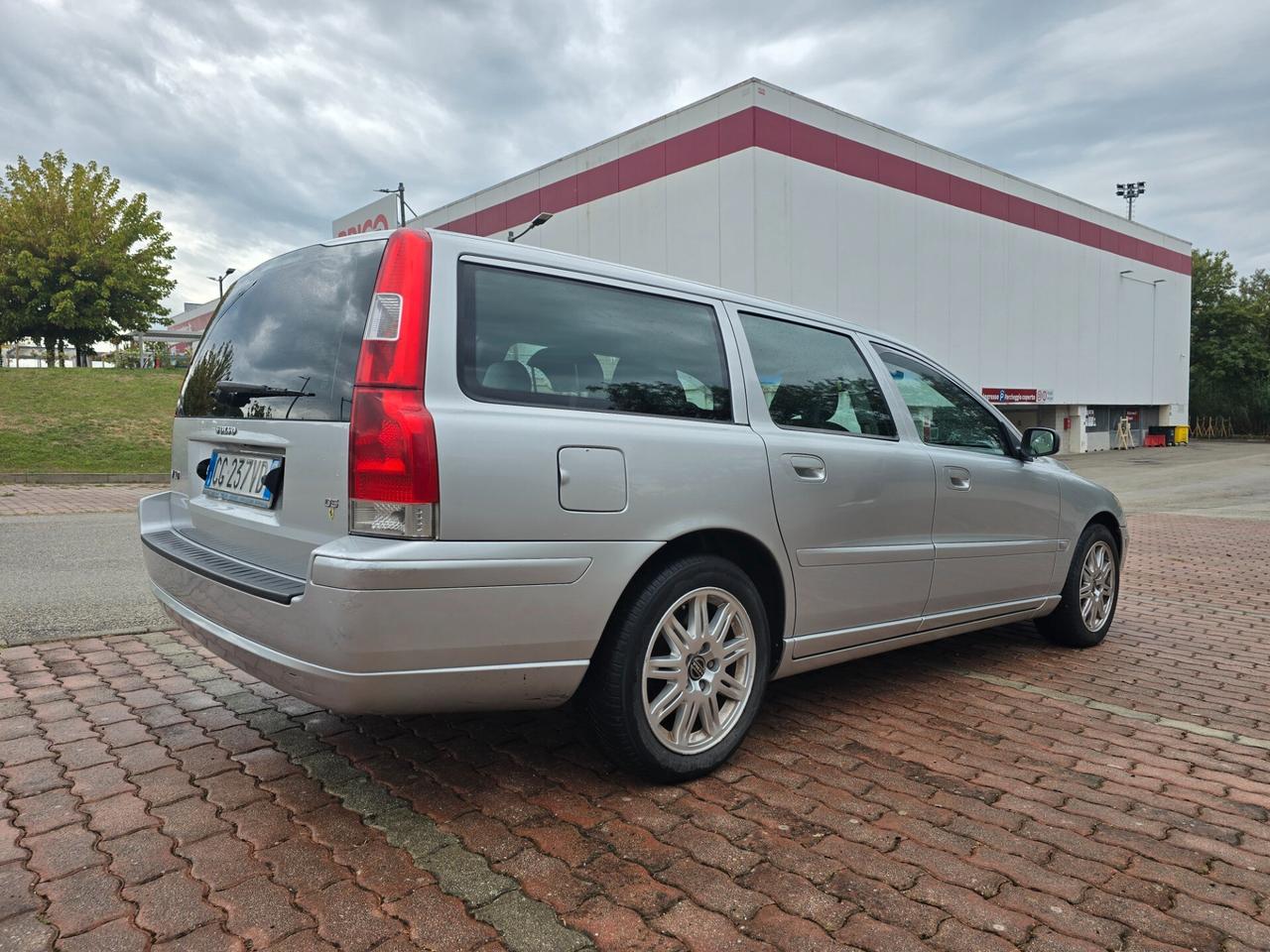 Volvo V70/XC70 V70 2.4 D 20V (163CV) cat Momentum