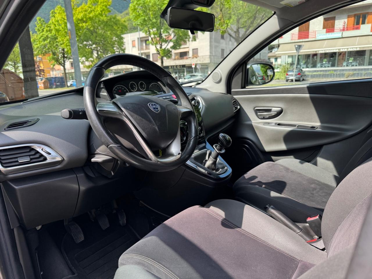 Lancia Ypsilon 1.2 69 CV 5 porte S&S Platinum