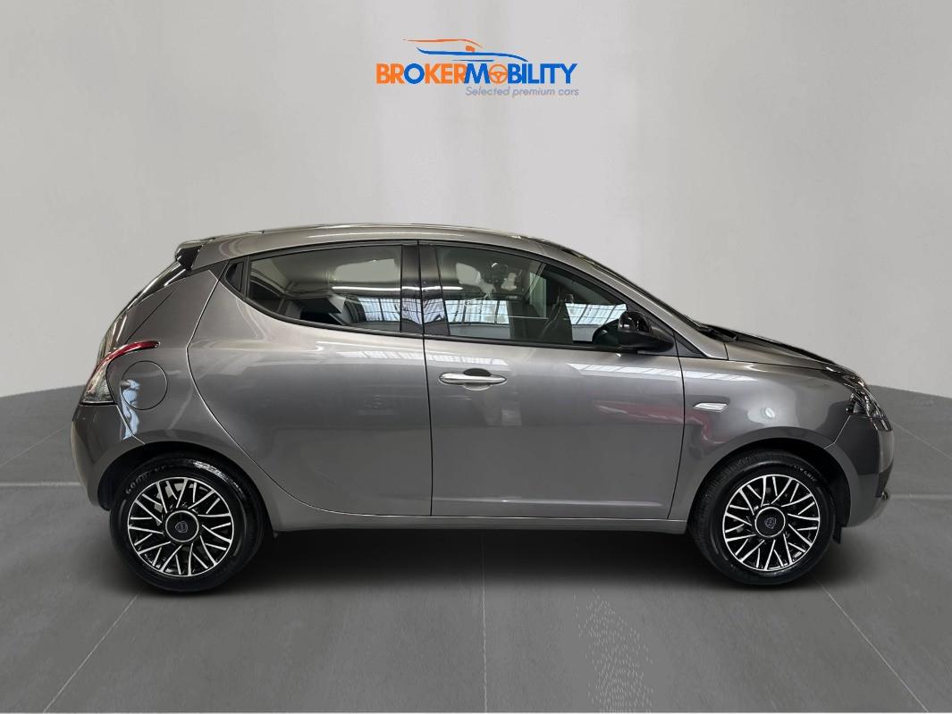 Lancia Ypsilon 1.0 FireFly 5 porte S&S Hybrid Platino