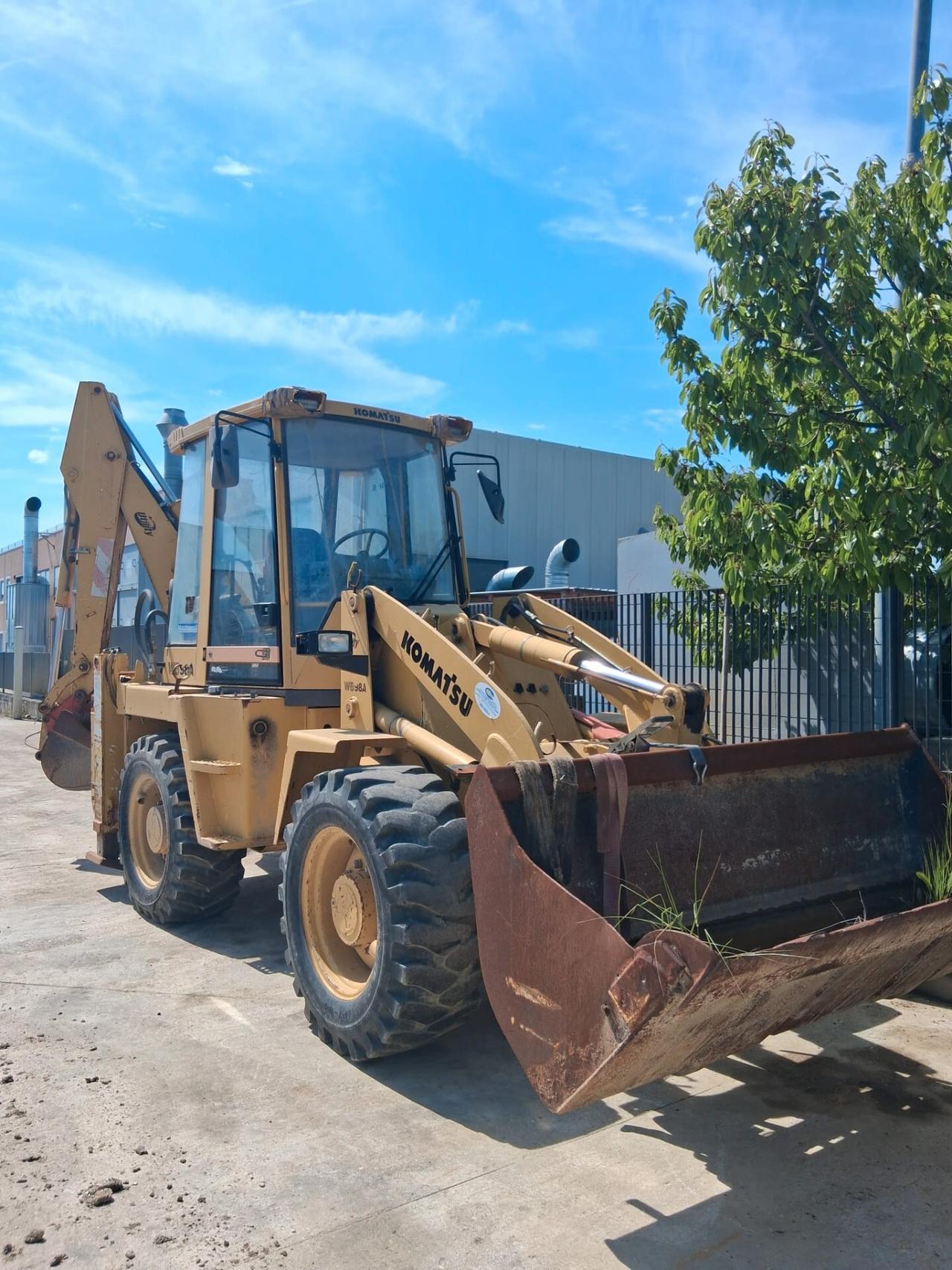 Komatsu WB98A