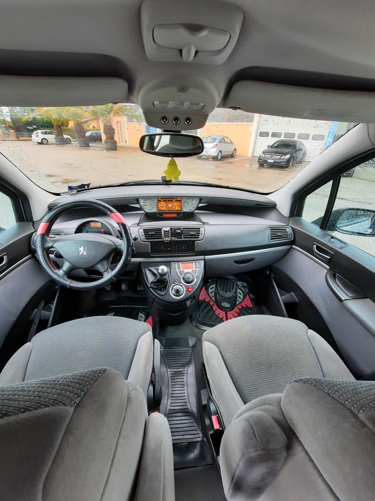 Peugeot 807 2.0 HDi FAP SV 7 POSTI