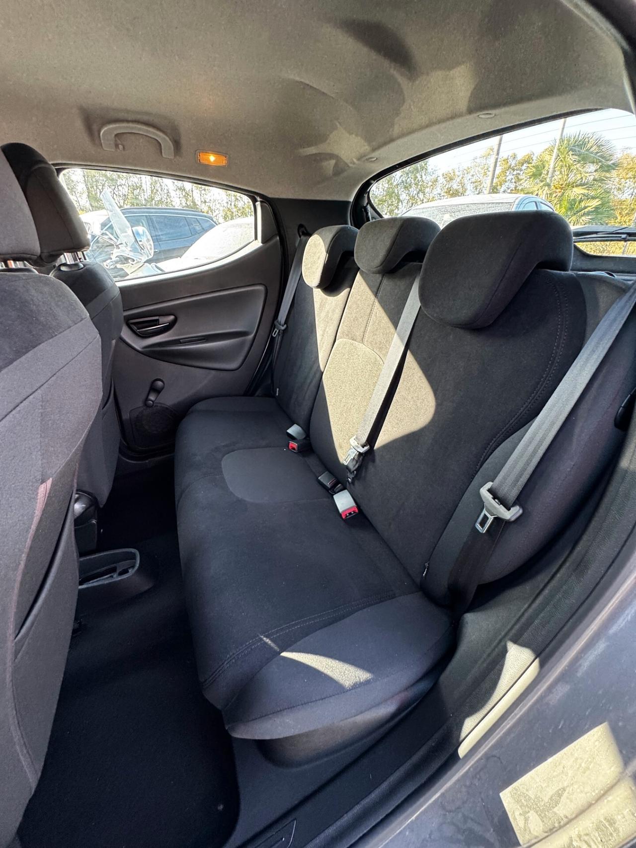 Lancia Ypsilon 1.2 69 CV 5 porte S&S Silver