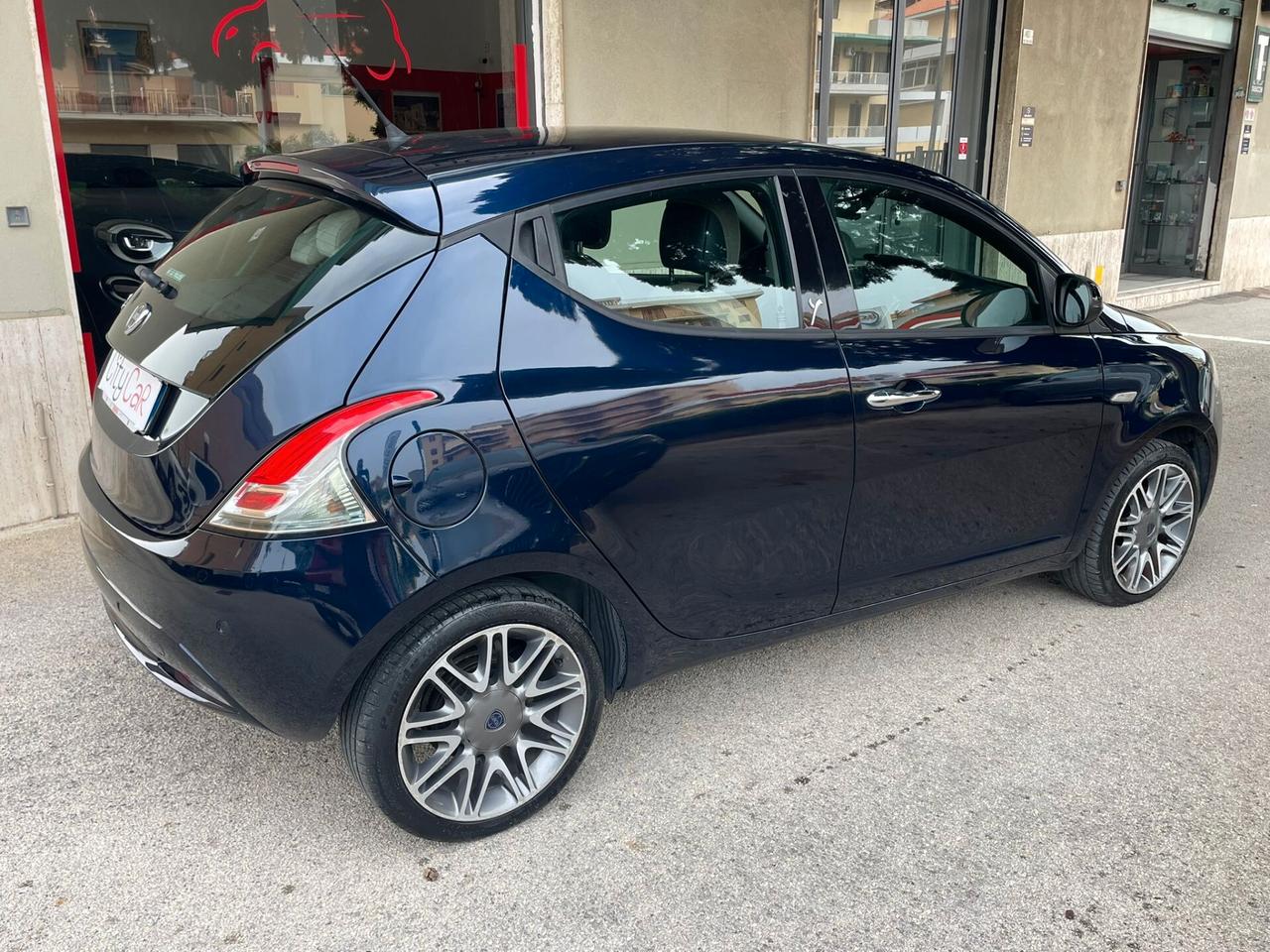 Lancia Ypsilon 1.2 69 CV 5 porte Platinum