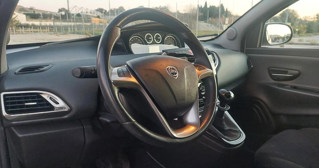 LANCIA YPSILON 1.2-UNICO PROPRIETARIO-NEOPATENTATI