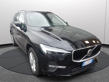 VOLVO XC60 B4 (d) AWD automatico Momentum Sport