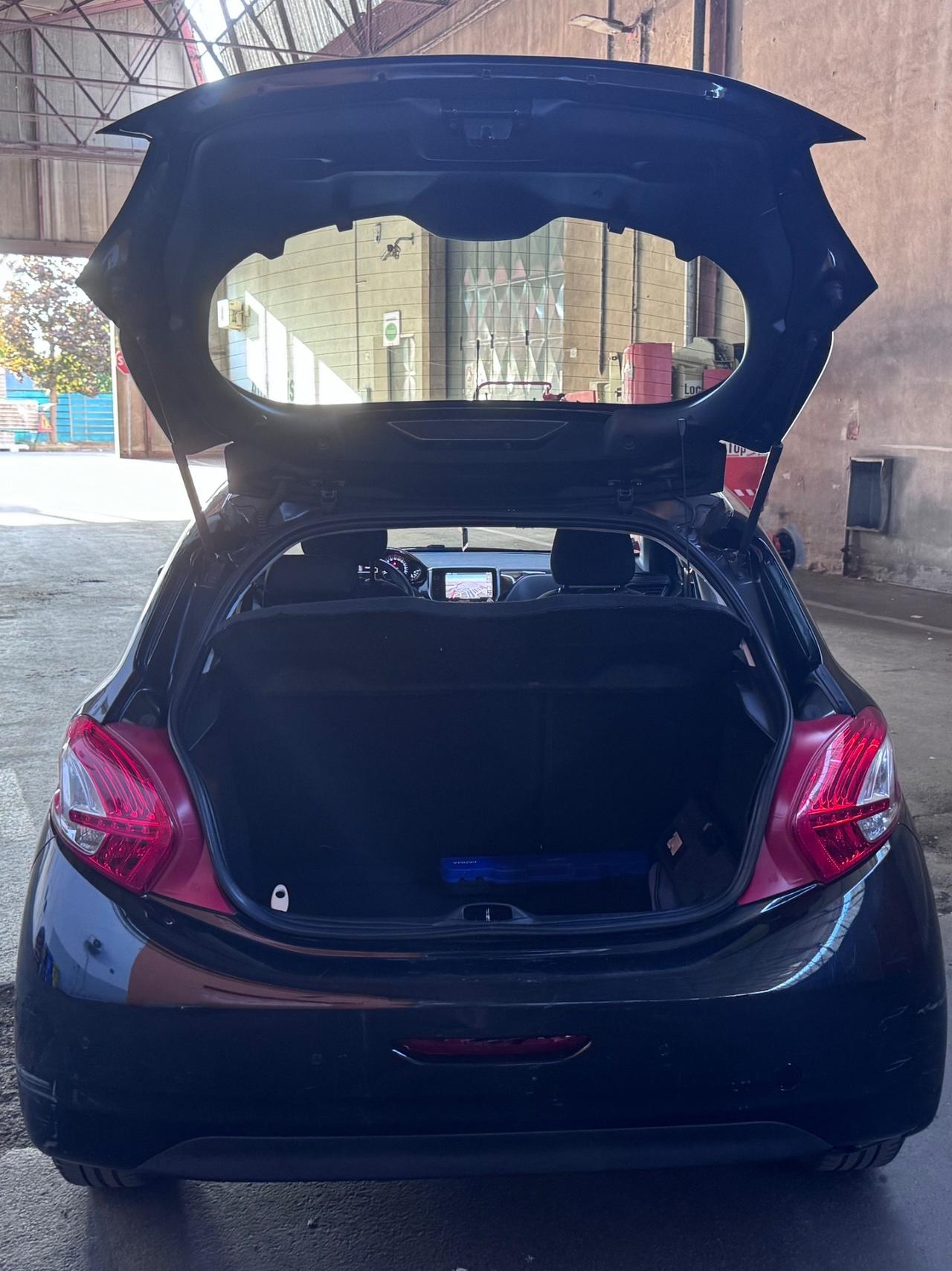 Peugeot 208 1.4 HDi 68 CV 5 porte Allure