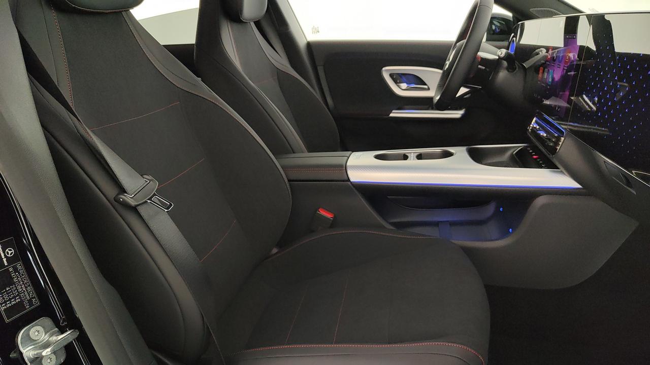 Mercedes-Benz CLA 250+ con tecnologia EQ