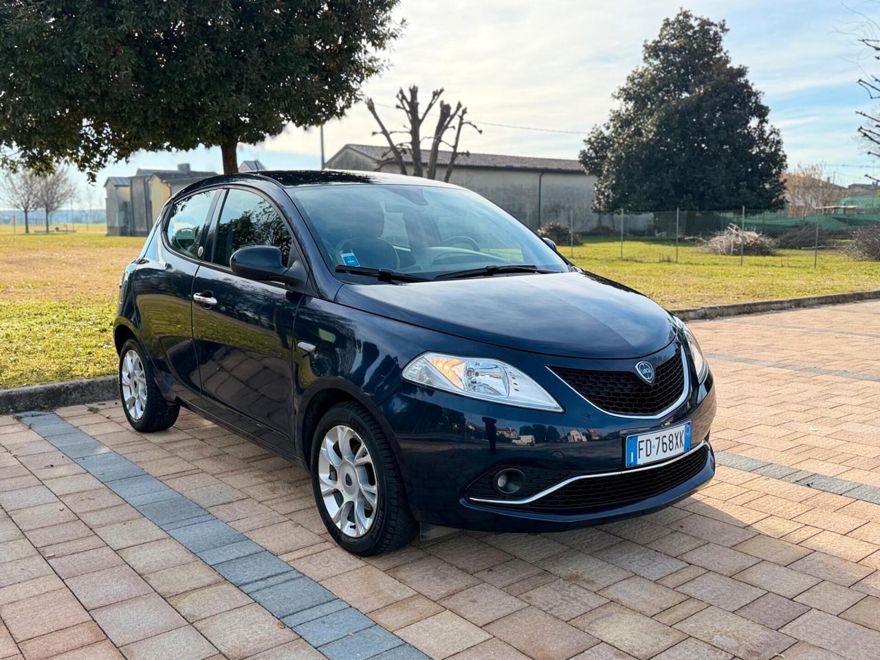 Lancia Ypsilon 1.2 69 CV 5 porte GPL Ecochic Platinum