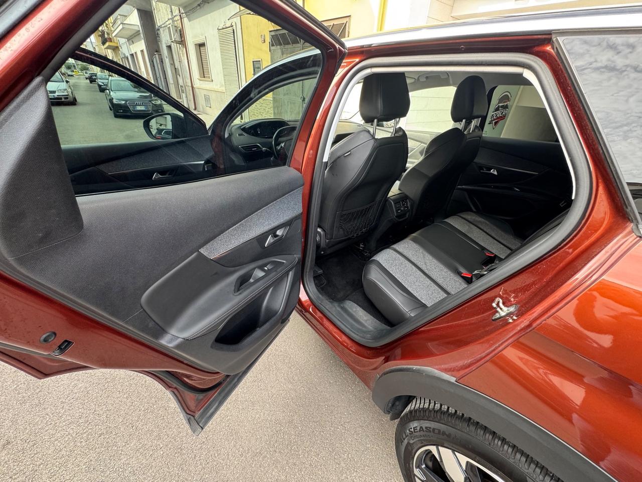 Peugeot 3008 BlueHDi 130 S&S Allure pack manuale