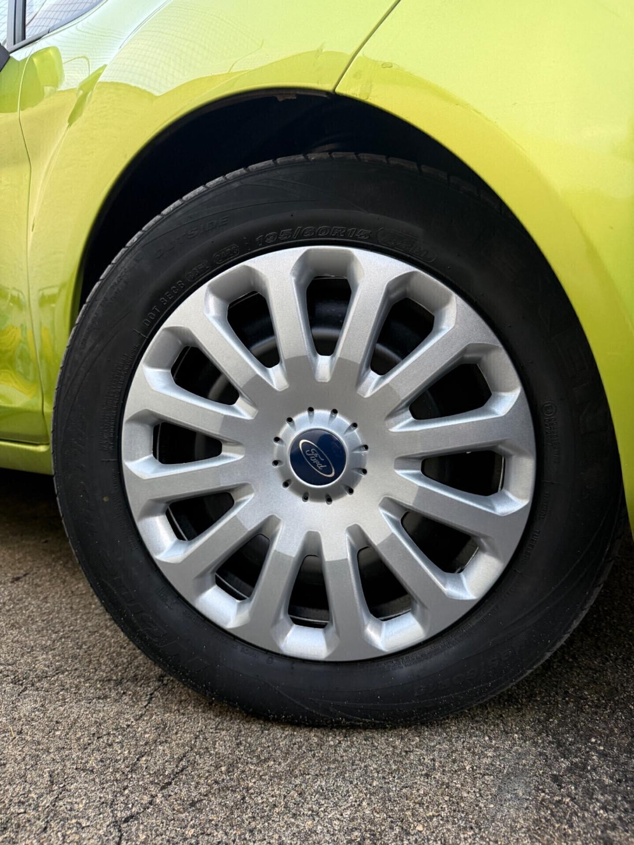 Ford Fiesta 1.4 TDCi 68CV 5 porte,radio,clima,comandi al volante