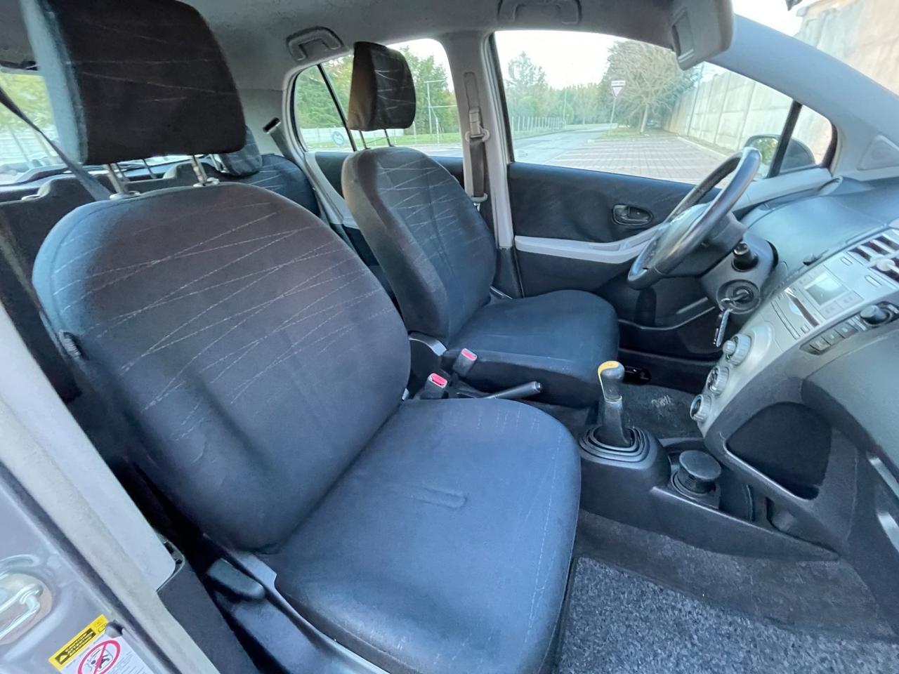 Toyota Yaris 1.0 5 porte Sol