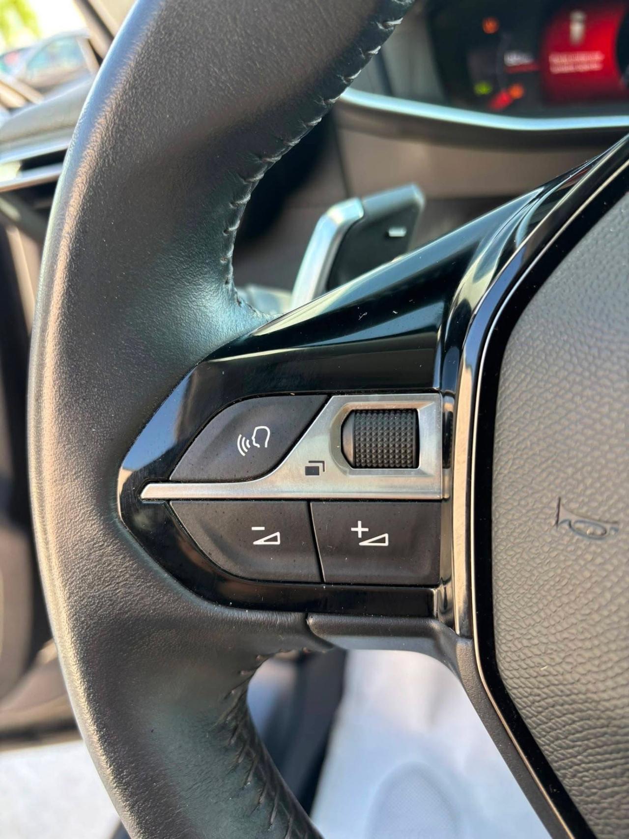 Peugeot 2008 BlueHDi 110 S&S Allure Pack