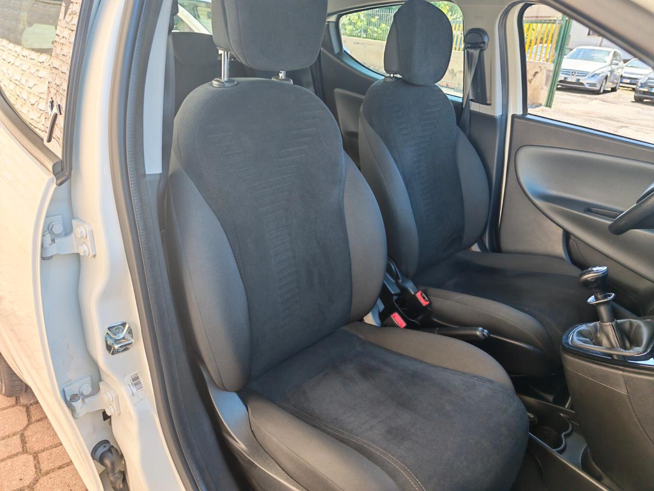 Lancia Ypsilon 1.2 69 CV 5 porte Elefantino