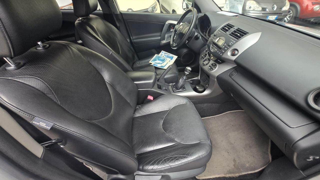 Toyota RAV 4 2.2 D-4D 177 CV Luxury 4x4