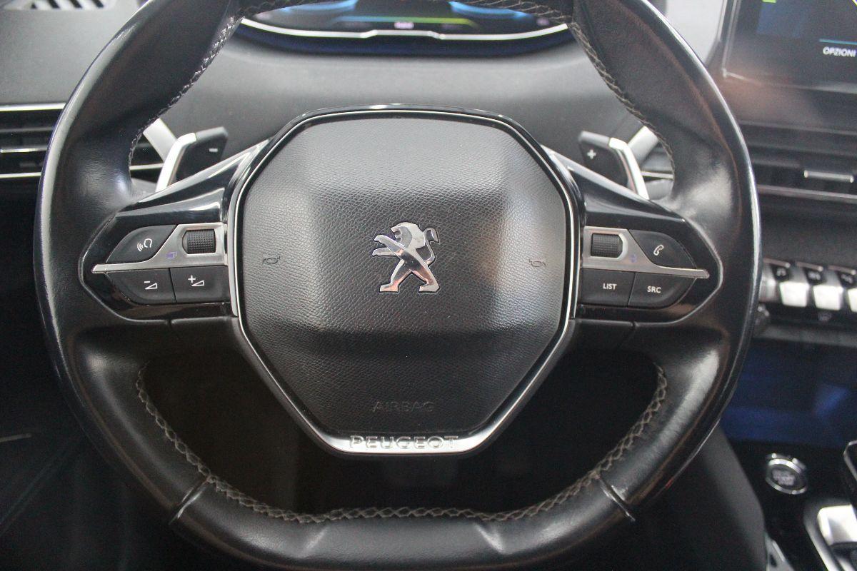 PEUGEOT - e-3008