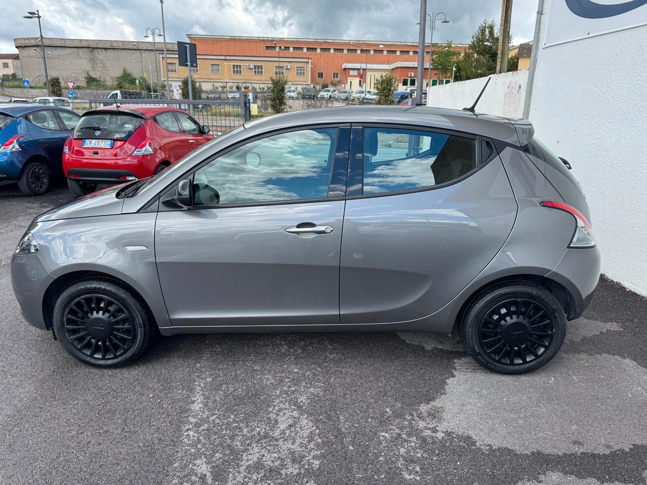 Lancia Ypsilon 1.0 FireFly 5 porte S&S Hybrid UnYca