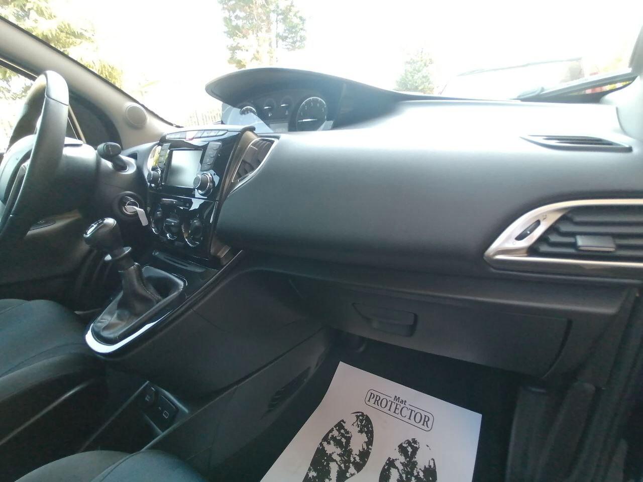 Lancia Ypsilon 1.2 69 CV 5 porte Gold