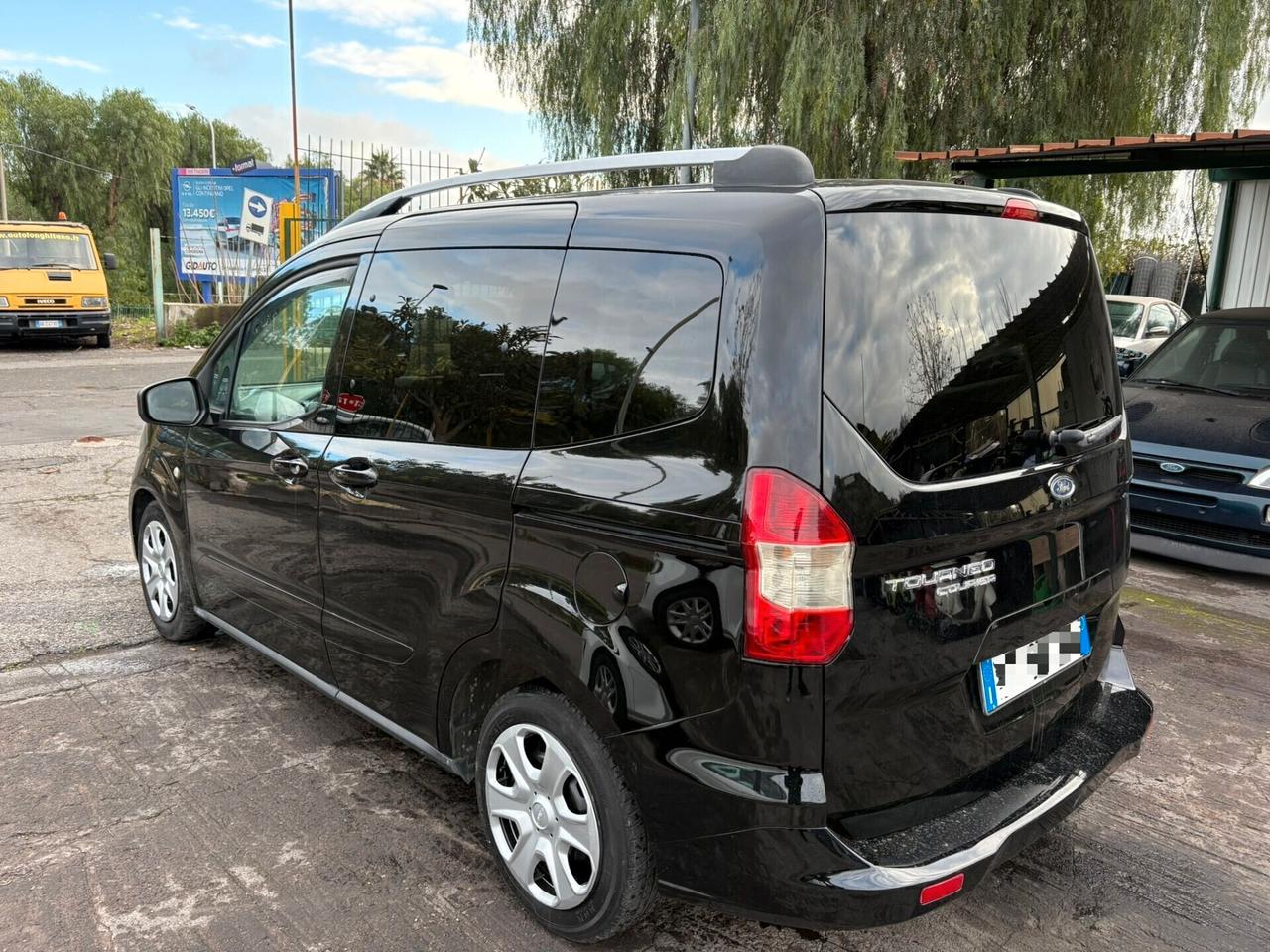 Ford Tourneo Courier 5 p.o.s.t.i. TDCI