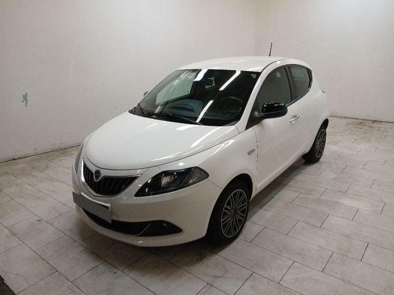 Lancia Ypsilon 1.0 firefly hybrid Gold s&s 70cv
